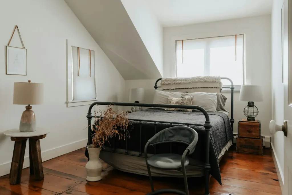 A Bedroom With a Bed and A Chair in it 