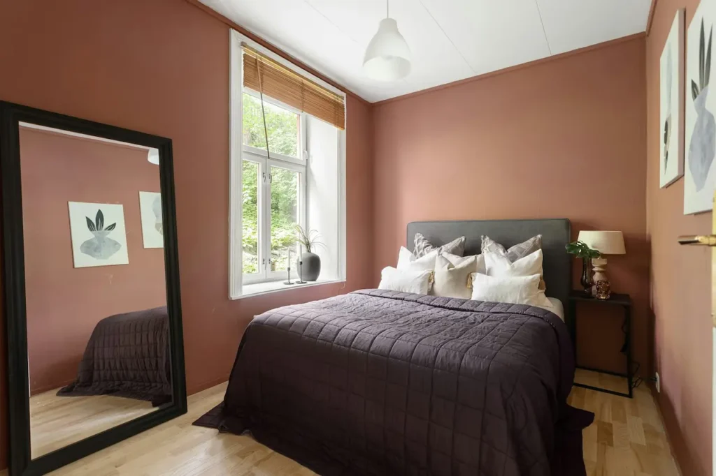 A Bedroom with a Large Mirror 